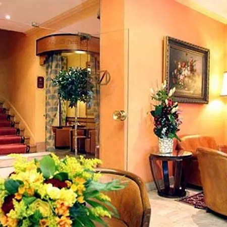 Hotel Ibis Gare Du Nord Tgv Parigi