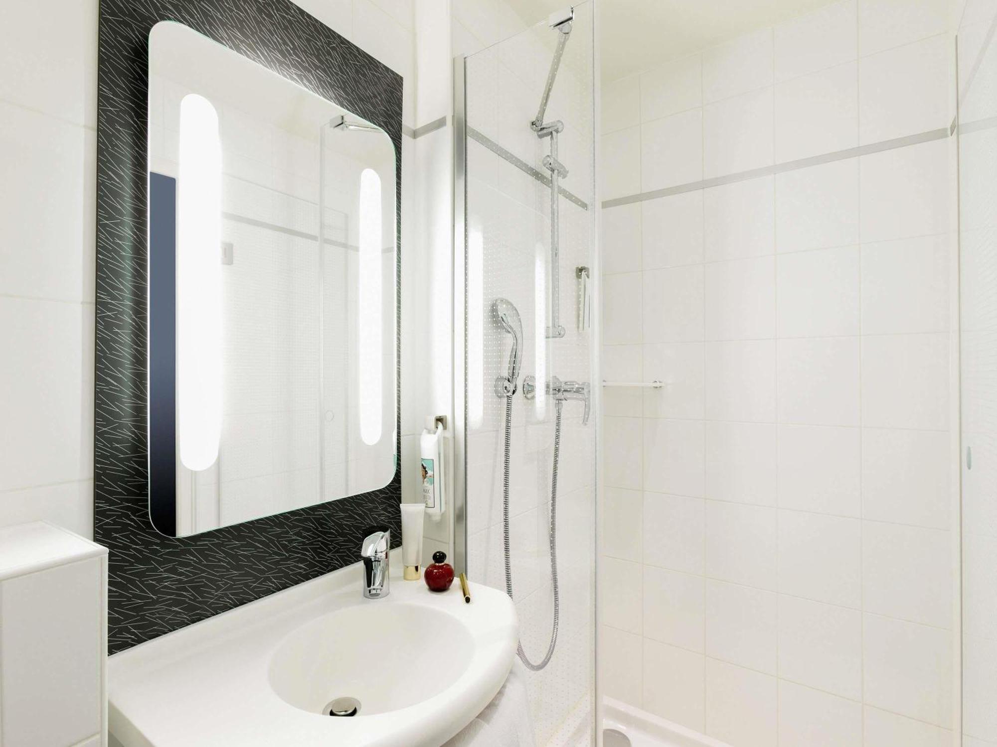 Hotel Ibis Gare Du Nord Tgv 3*